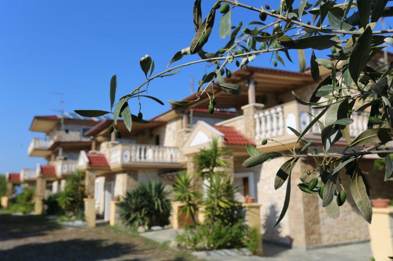Villa Argo 3 - Beachfront, Big Gardens, Location! Pefkochori Exterior foto