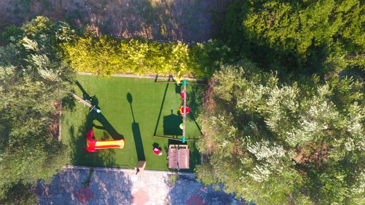 Villa Argo 3 - Beachfront, Big Gardens, Location! Pefkochori Exterior foto