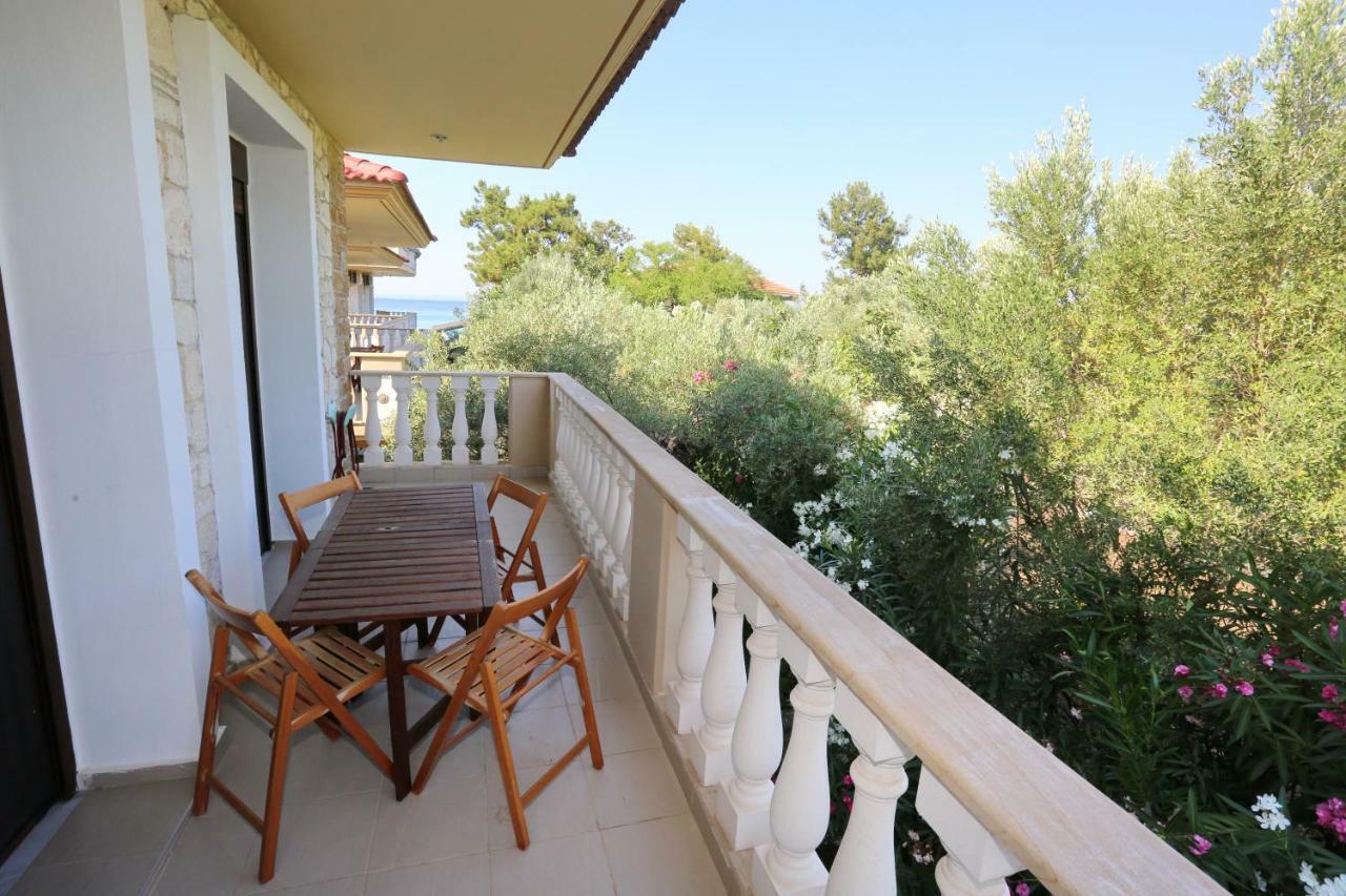 Villa Argo 3 - Beachfront, Big Gardens, Location! Pefkochori Exterior foto