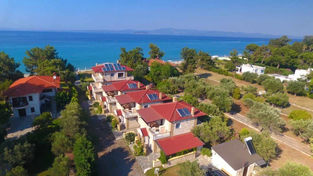 Villa Argo 3 - Beachfront, Big Gardens, Location! Pefkochori Exterior foto