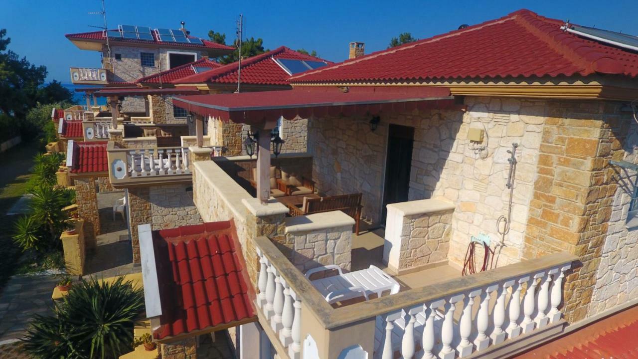 Villa Argo 3 - Beachfront, Big Gardens, Location! Pefkochori Exterior foto