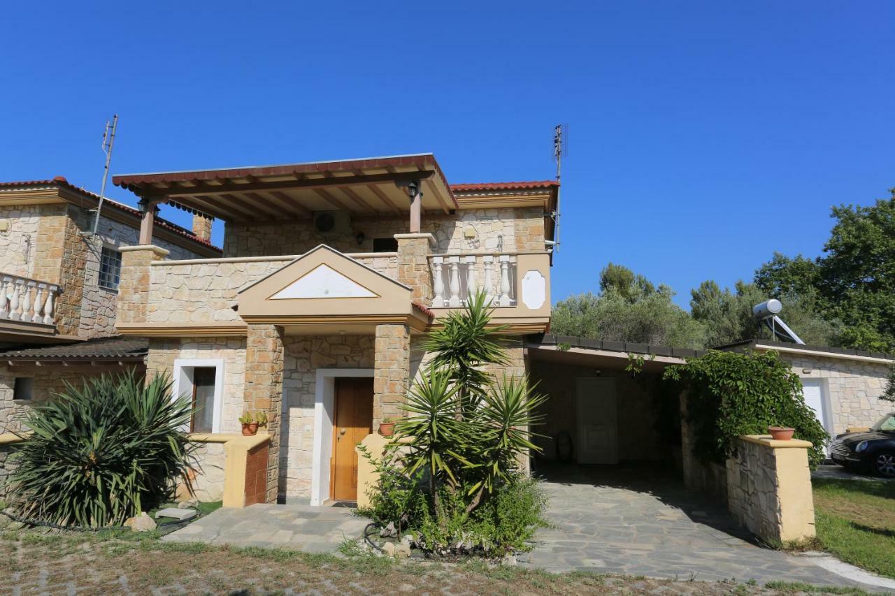 Villa Argo 3 - Beachfront, Big Gardens, Location! Pefkochori Exterior foto