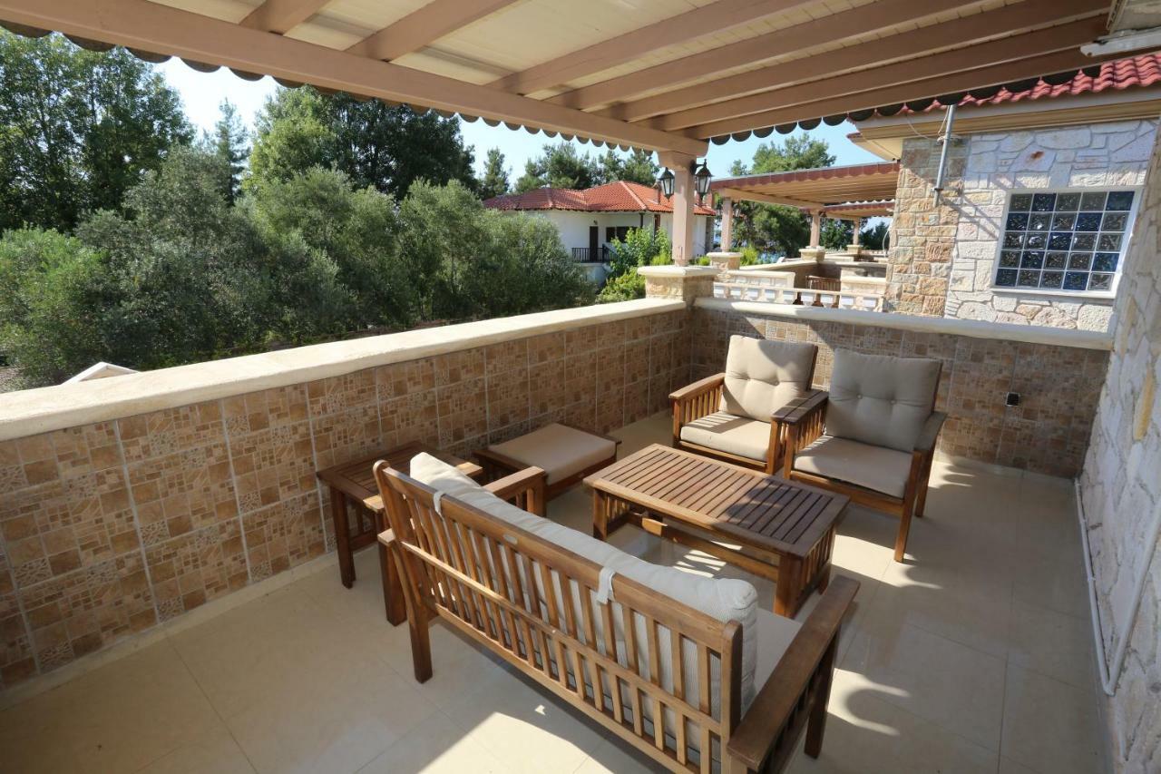 Villa Argo 3 - Beachfront, Big Gardens, Location! Pefkochori Exterior foto